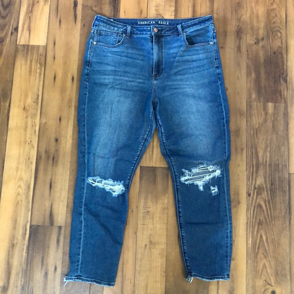 Distressed high rise American Eagle stretch denim